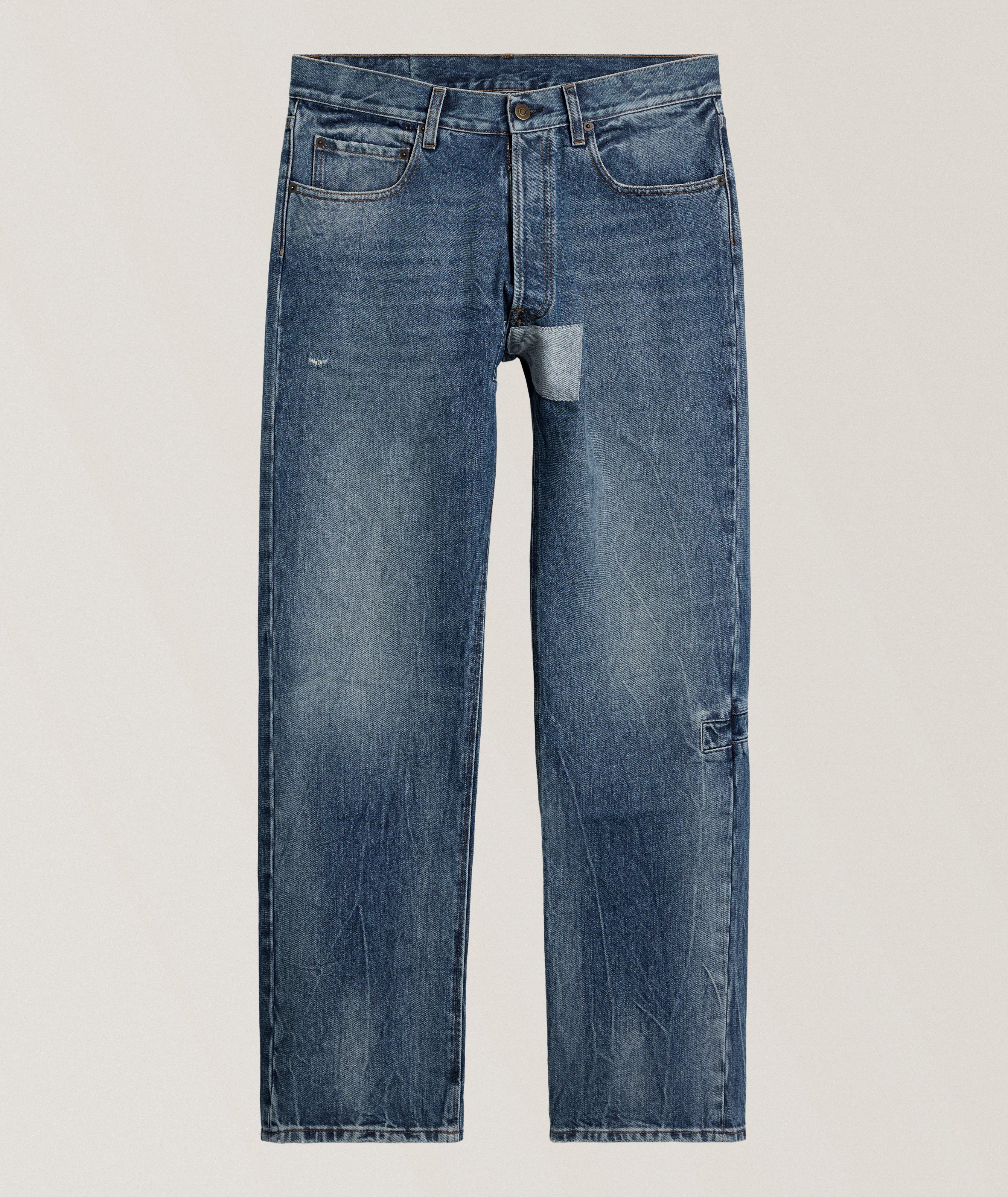 Jean à jambe fuselée avec détails usés et écusson image 0
