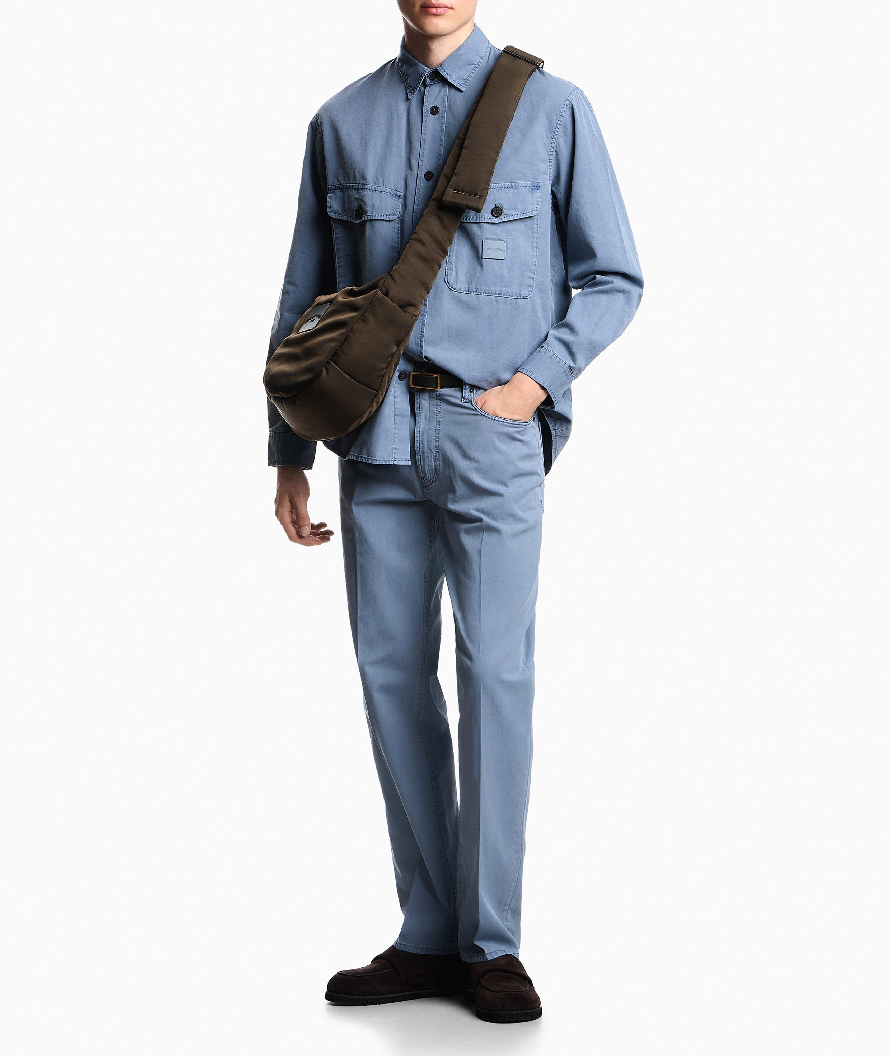 Pantalon droit à cinq poches en coton image 4