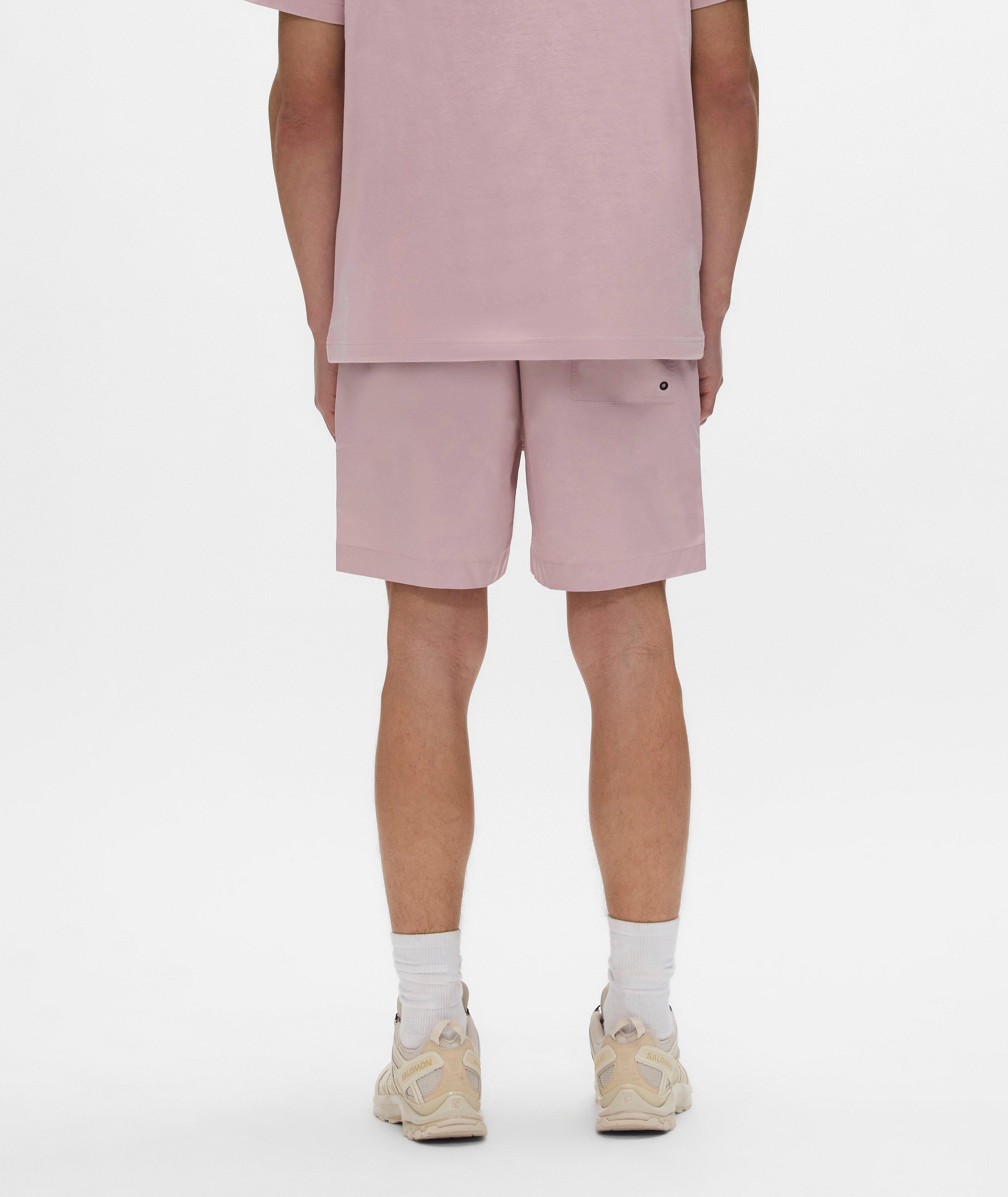 Shorts tout autour showrooms image 2