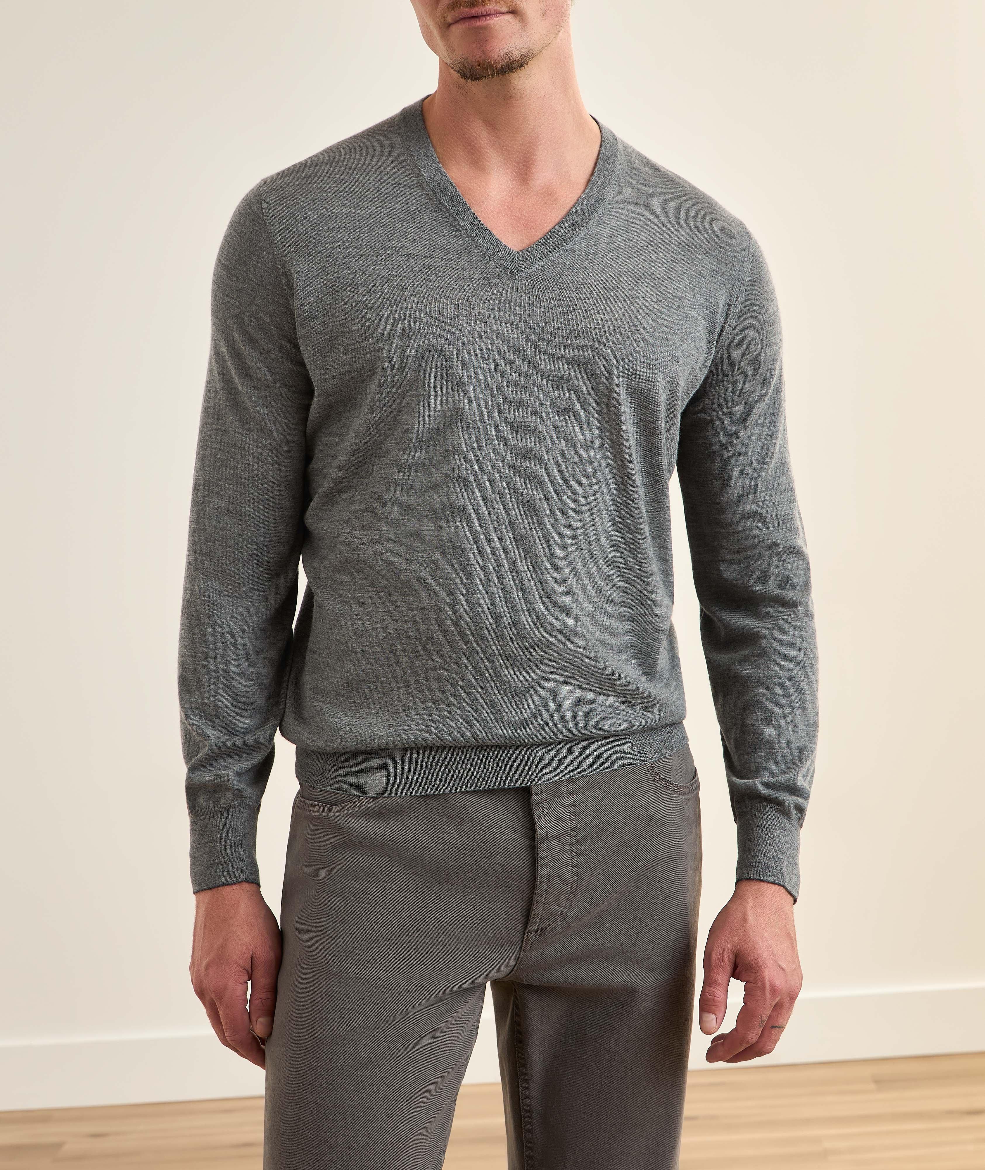 Brunello Cucinelli Fine Gauge Wool-Cashmere V-Neck Sweater