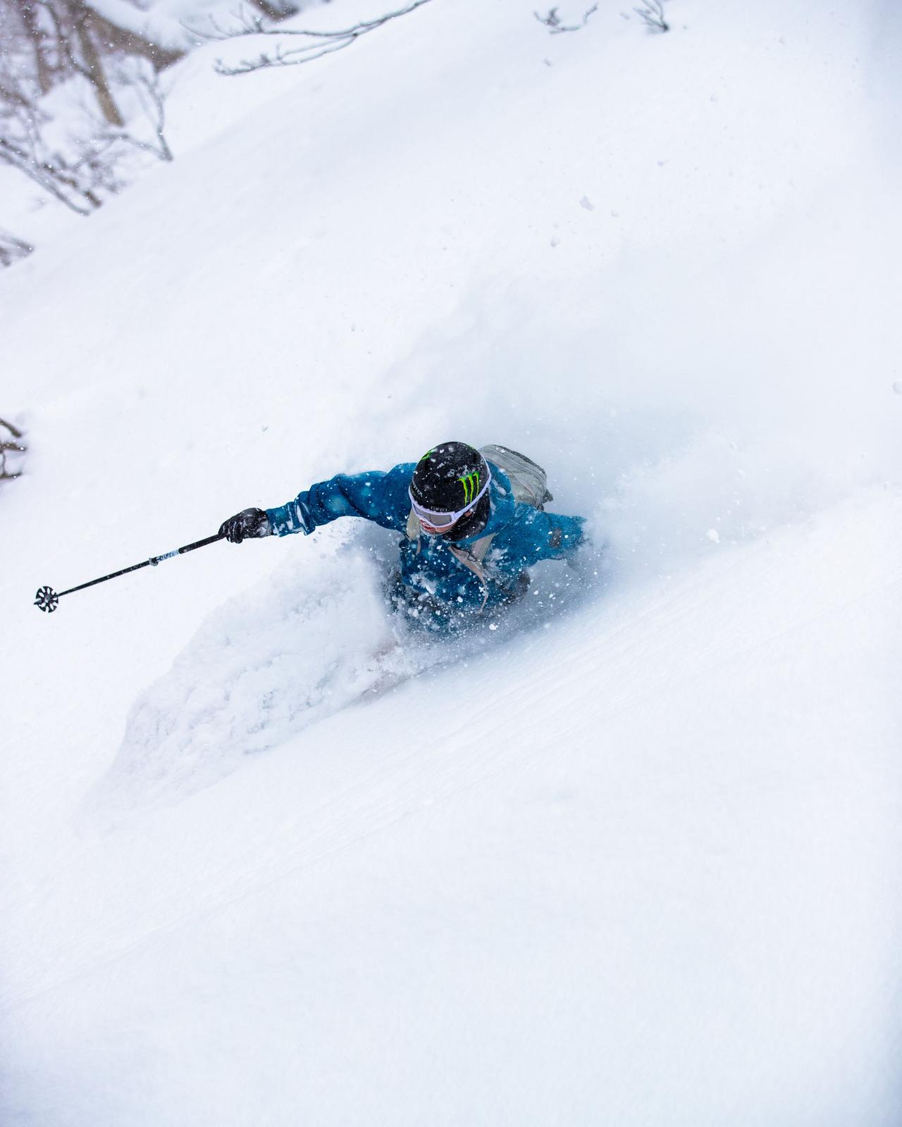 Skieur Evan McEachran  sur l'une des meilleures pistes de ski