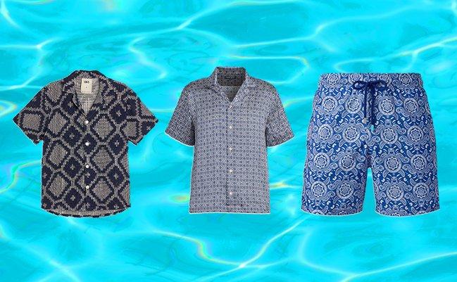 Trois vêtements sur fond d'eau pour mettre en valeur les étiquettes de maillots de bain qui font des vagues