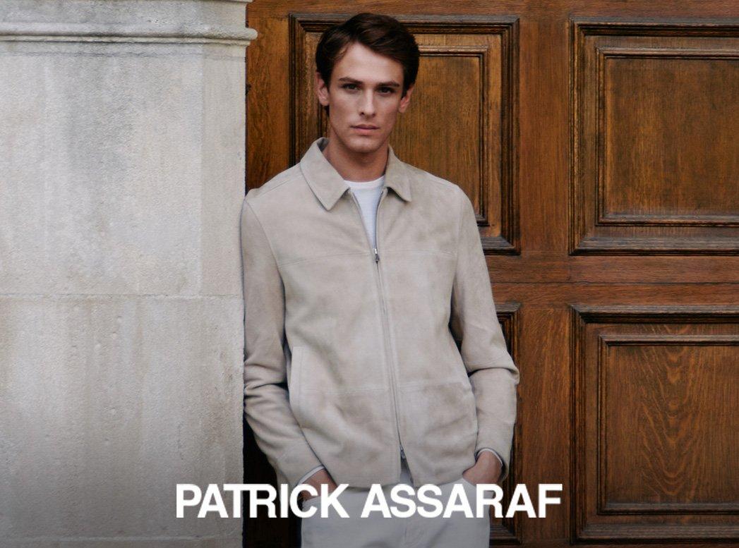 Modèle masculin portant Patrick Assaraf