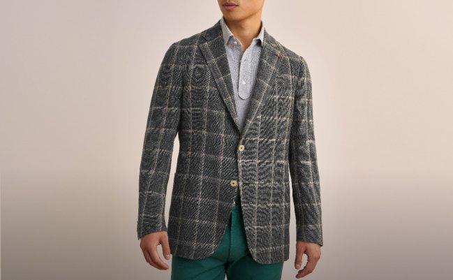 Mannequin masculin portant un veston sport Isaia chez FinalCut par Harry Rosen