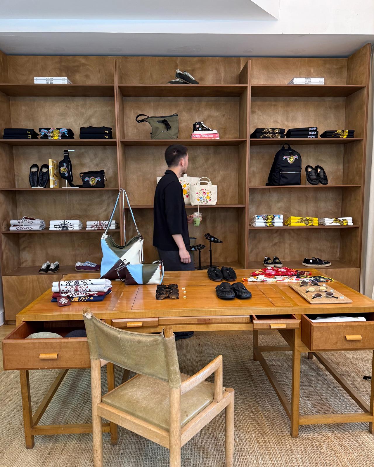 Intérieur du showroom Comme des Garçons Homme