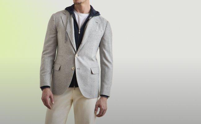 Homme portant une veste de sport