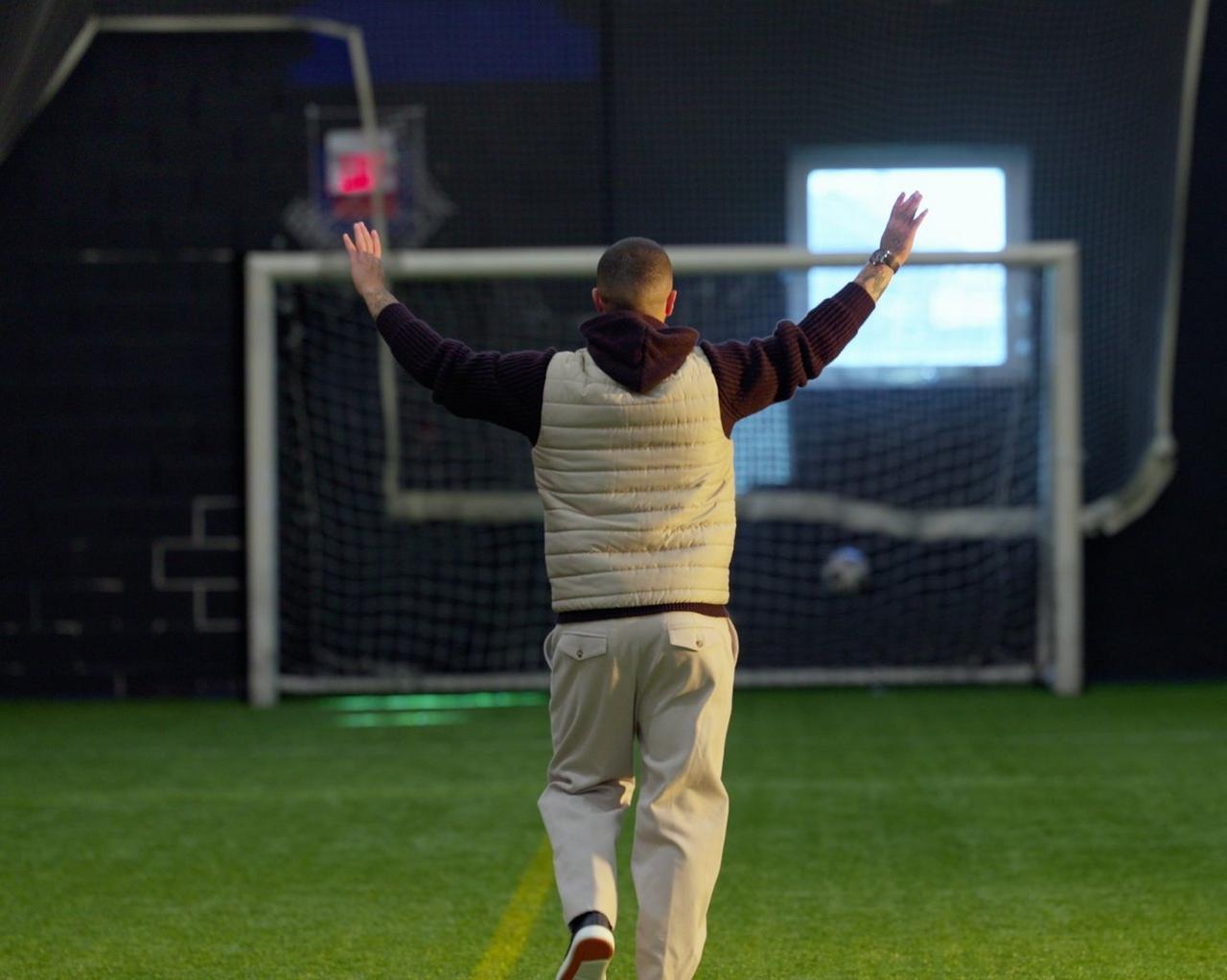 Sebastian Giovinco sur un terrain de football en salle