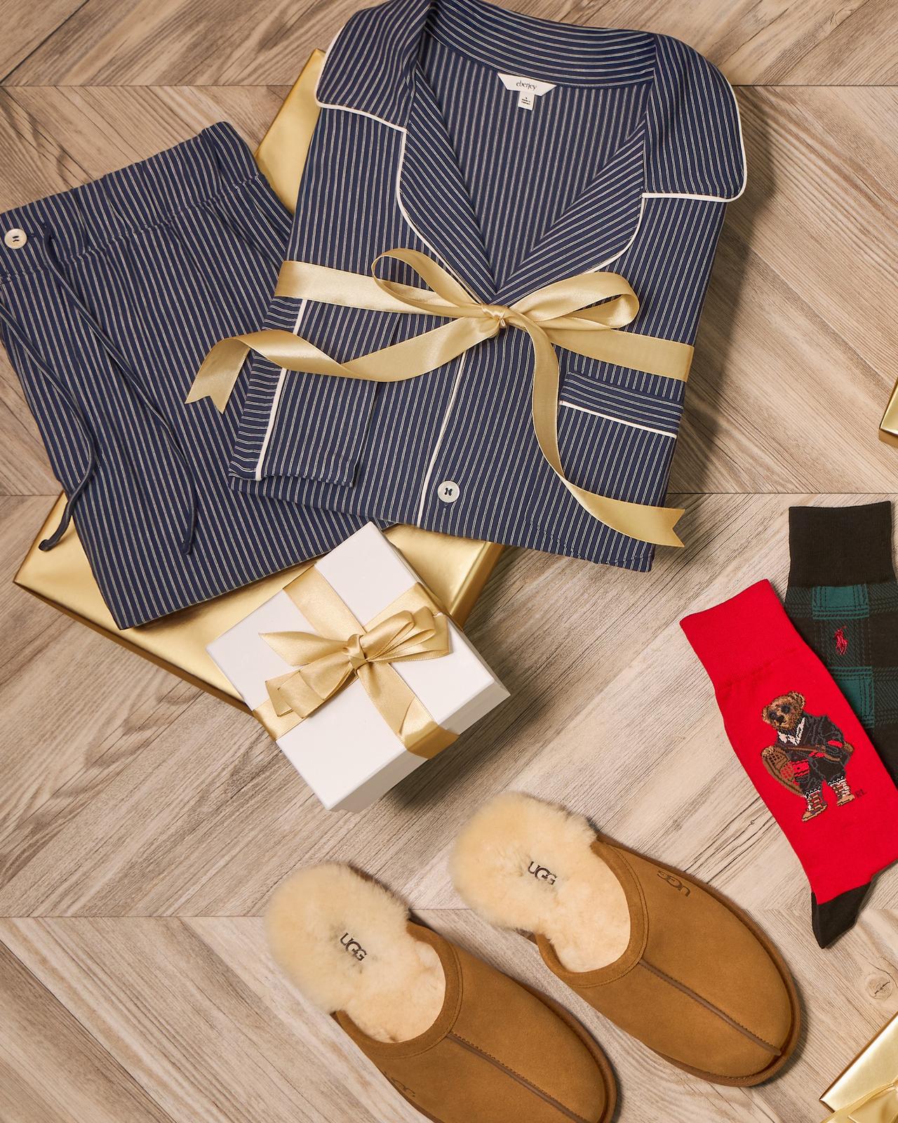 Une sélection de cadeaux douillets ornés de rubans