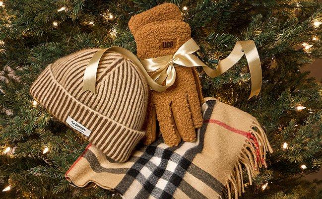 Gloves, hats, and scarves for the holiday season