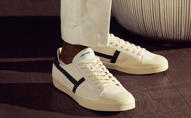 Homme portant TOM FORD chausseurs sport