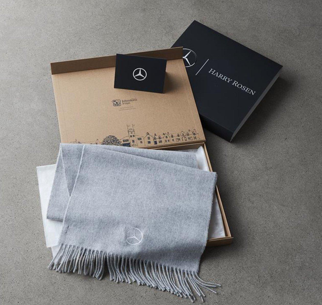 Coffret cadeau Mercedes-Benz avec foulard et carte