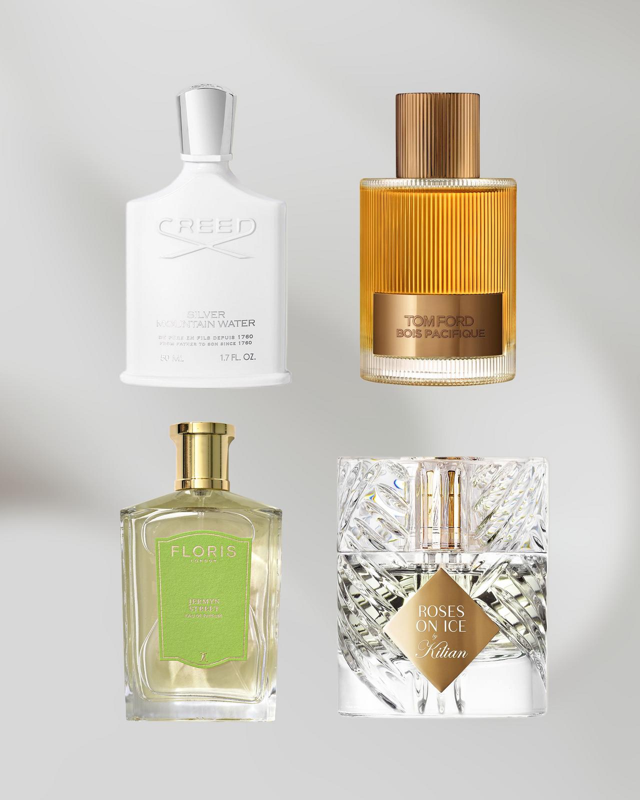 quatre bouteilles de parfum affichées sur fond d'eau