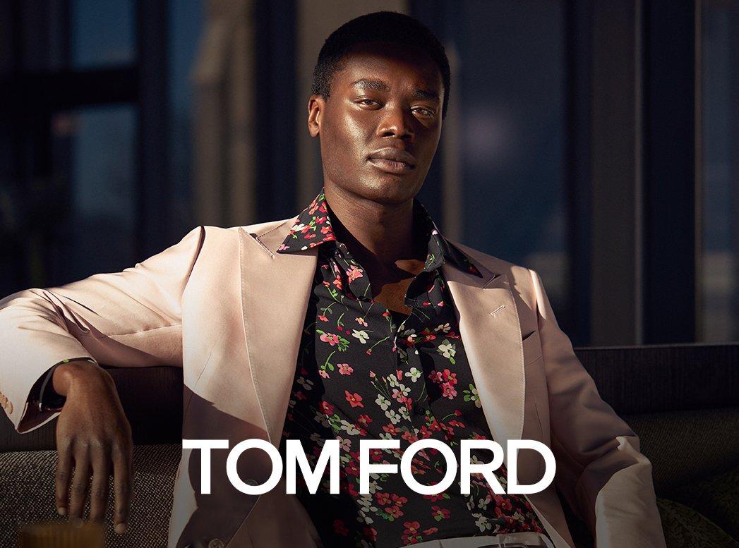 Modèle masculin portant TOM FORD