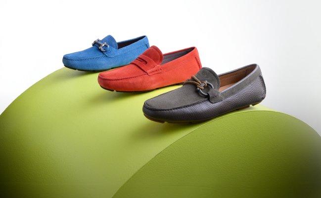 Des mocassins Ferragamo de différentes couleurs