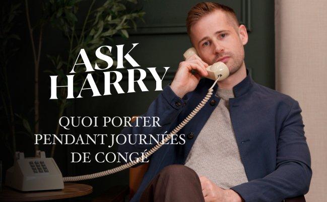 Mannequin de mode portant une veste bleu foncé sur une chemise gris clair et un pantalon foncé