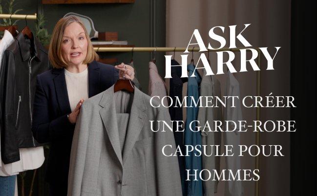 Un conseiller tenant une veste de costume gris clair sur un cintre, avec un texte superposé indiquant « ASK HARRY –  COMMENT CRÉER UNE GARDE-ROBE CAPSULE POUR HOMMES »