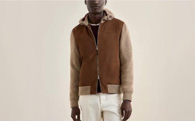 mannequin portant une veste en daim marron