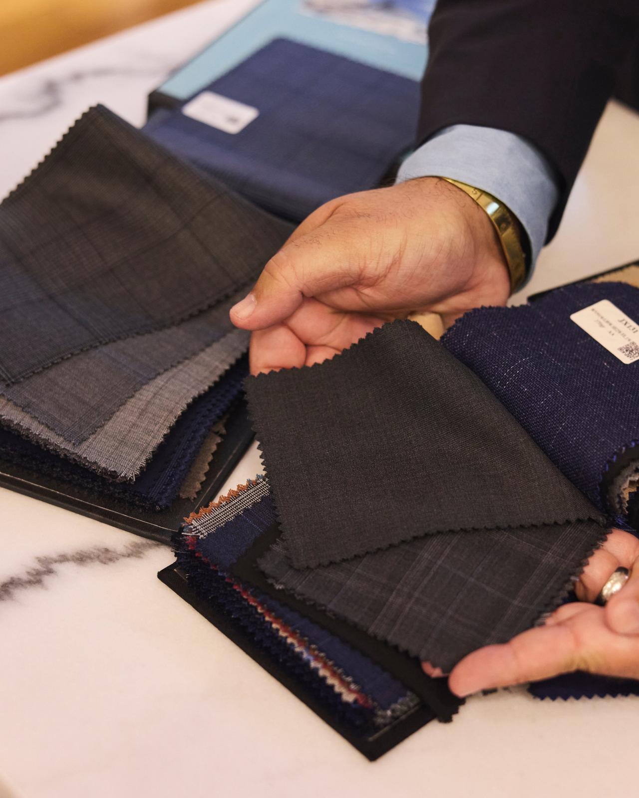 Model wear Harold blue suit 