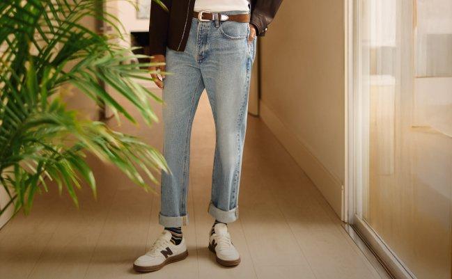 A man wearing a Light blue jeans