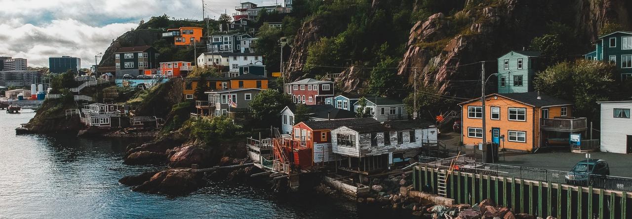 les maisons en rangée colorées de The Battery à St. John’s, Terre-Neuve-et-Labrador