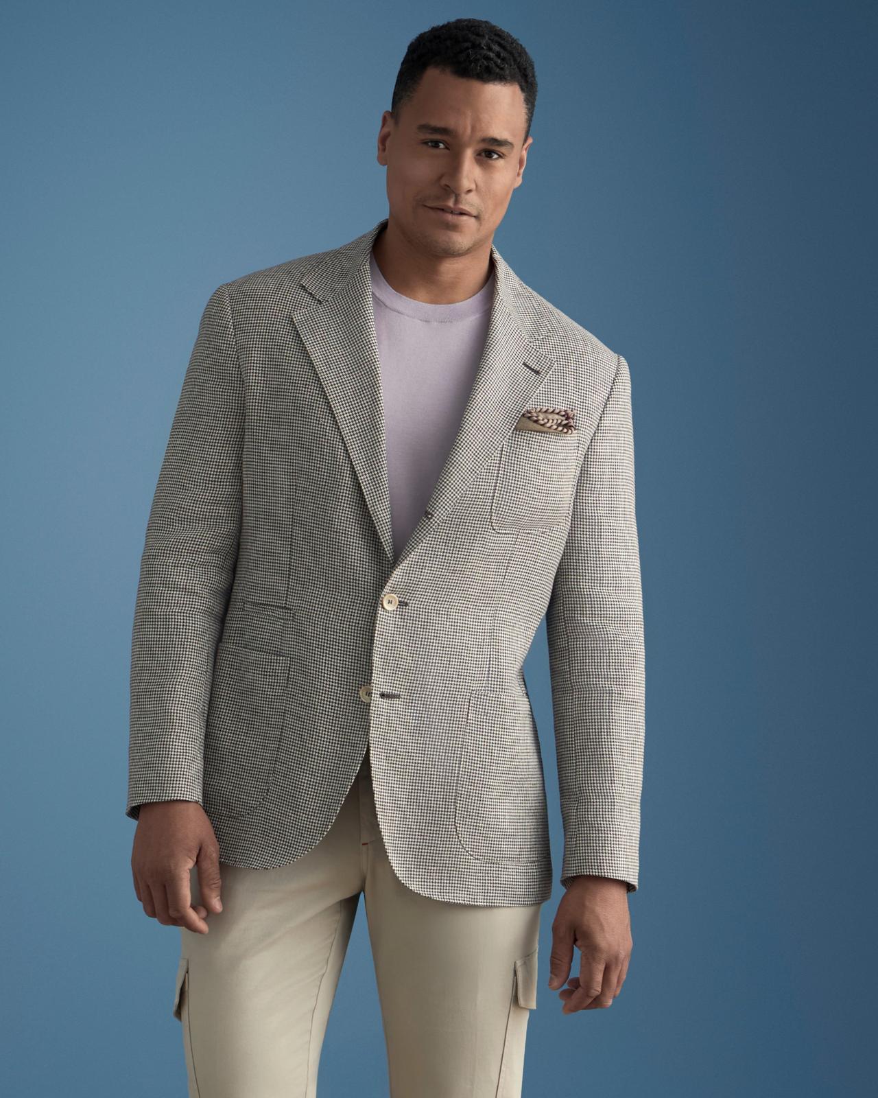 Mannequin portant une veste de sport grise