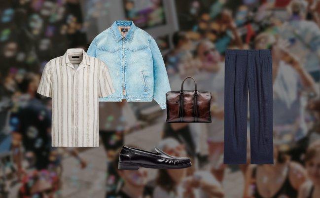 Tenue pour homme comprenant une chemise beige rayée à manches courtes, une veste en jean, un pantalon bleu marine, des mocassins noirs et un cabas en cuir marron
