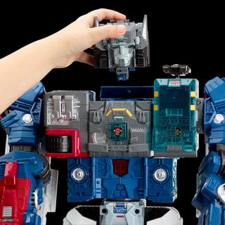 Transformers Generations Titans Return Titan Class Fortress Maximus Figure