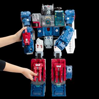 Transformers Generations Titans Return Titan Class Fortress Maximus Figure