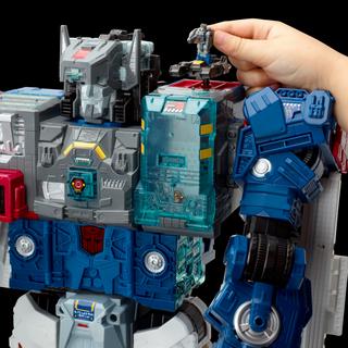 Transformers Generations Titans Return Titan Class Fortress Maximus Figure