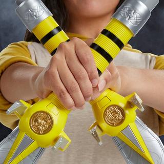 Power Rangers Lightning Collection Mighty Morphin Yellow Ranger Power Daggers Roleplay