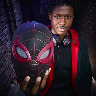 Marvel Legends Series Spider-Man: Miles Morales Electronic Expressive Mask