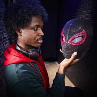 Marvel Legends Series Spider-Man: Miles Morales Electronic Expressive Mask