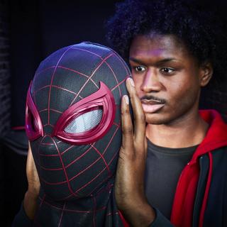 Marvel Legends Series Spider-Man: Miles Morales Electronic Expressive Mask