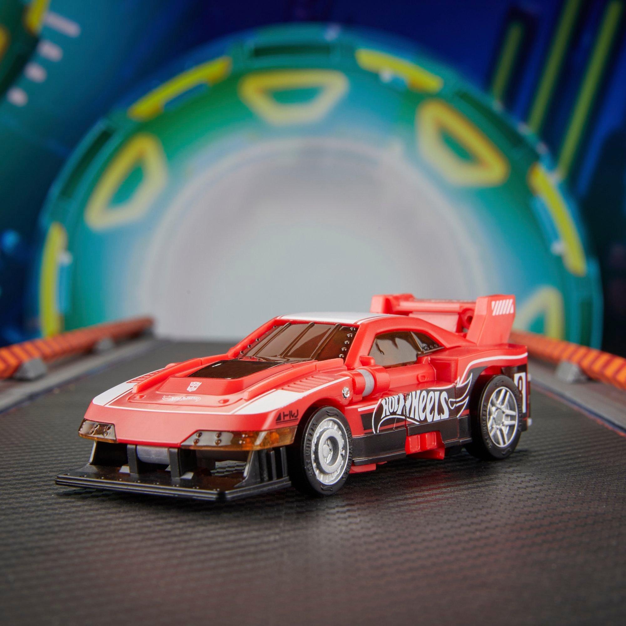 Transformers x Hot Wheels GT-Scorcher Converting 5-Inch Figure