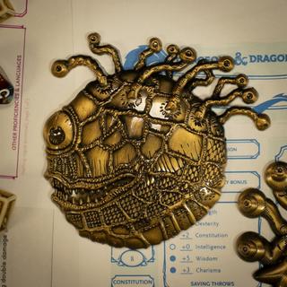 Dungeons & Dragons - Set de dos medallas de contemplador del 50.º aniversario - Edición limitada