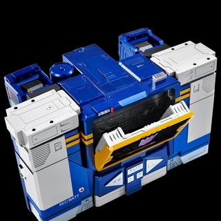 Transformers G1 Flagship Soundwave Auto-Converting Robot by Robosen