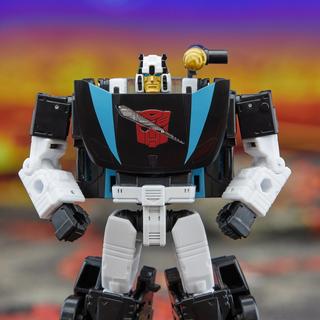 Transformers Legacy Deluxe Class Armada Universe Wheeljack