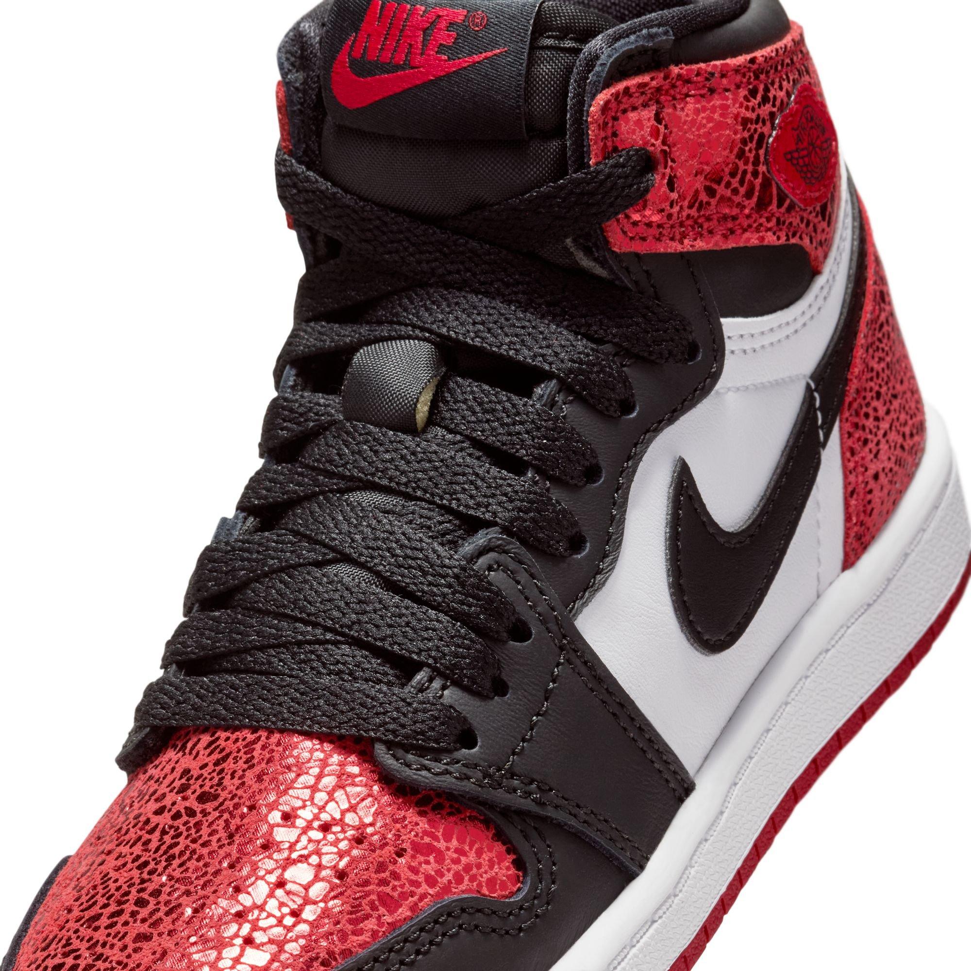 Jordan 1 Retro High OG "Varsity Red"  Lace Detail