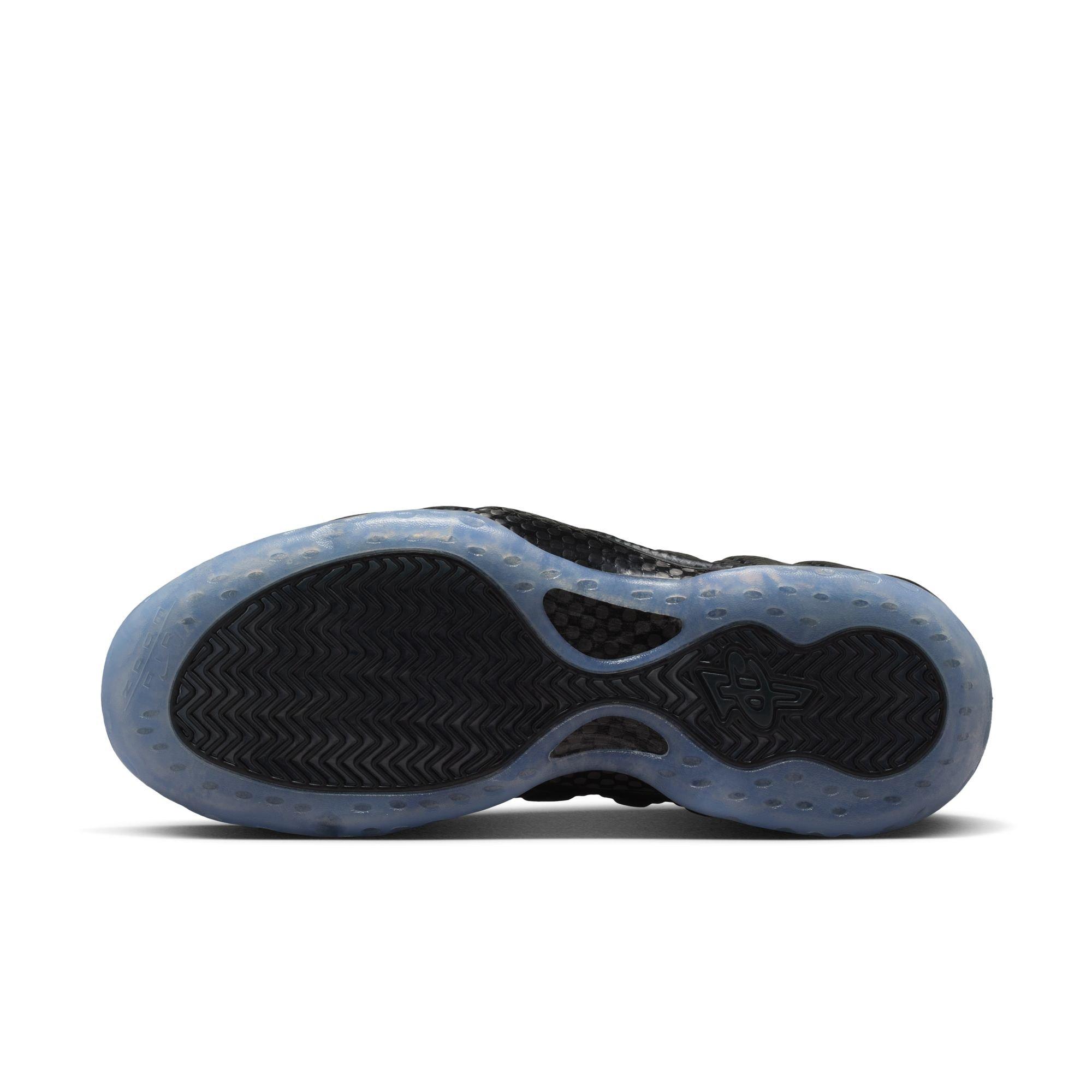Nike Air Foamposite One "Smoke Grey" bottom of shoes