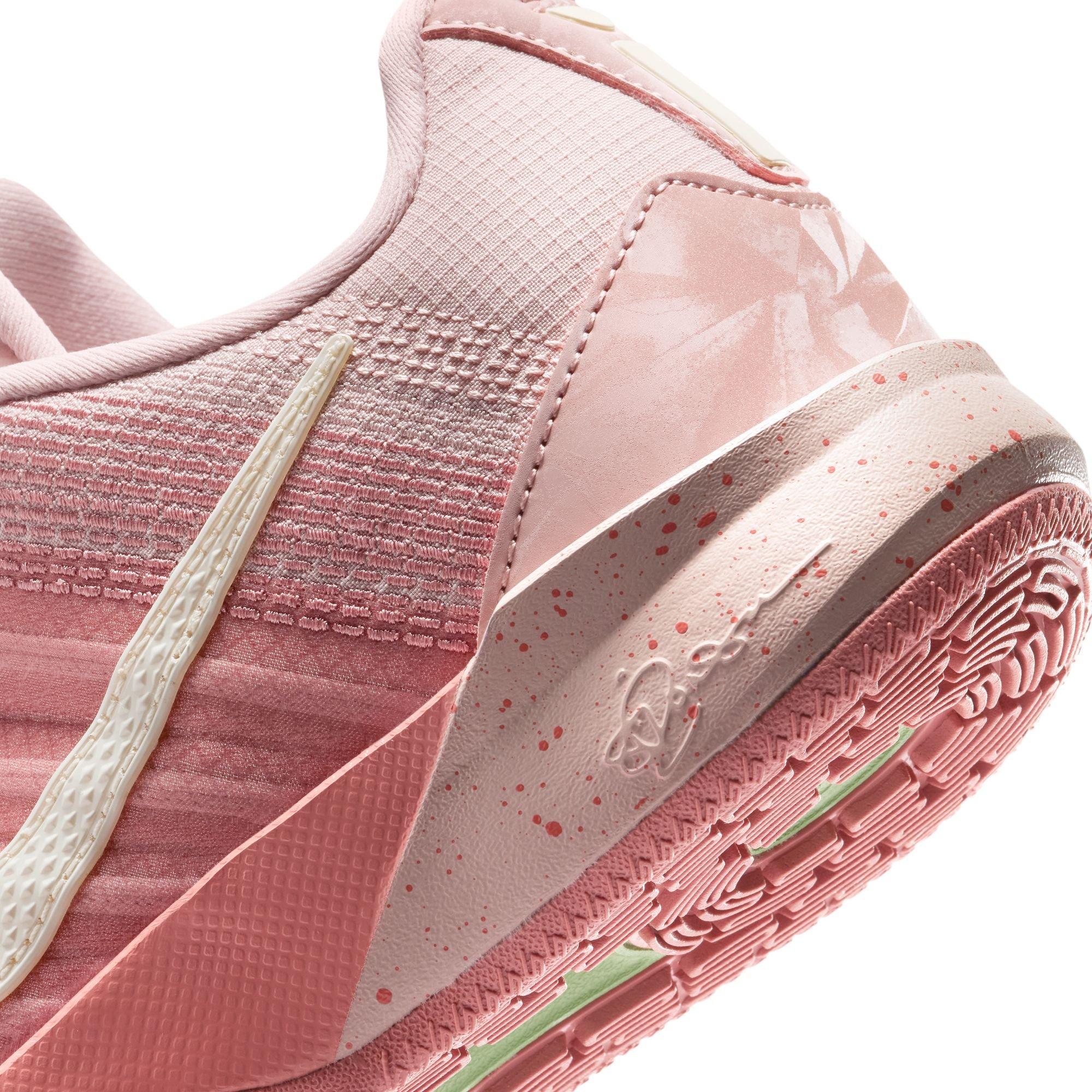 Nike Sabrina 3 "Pink Oxford" Heel Detail