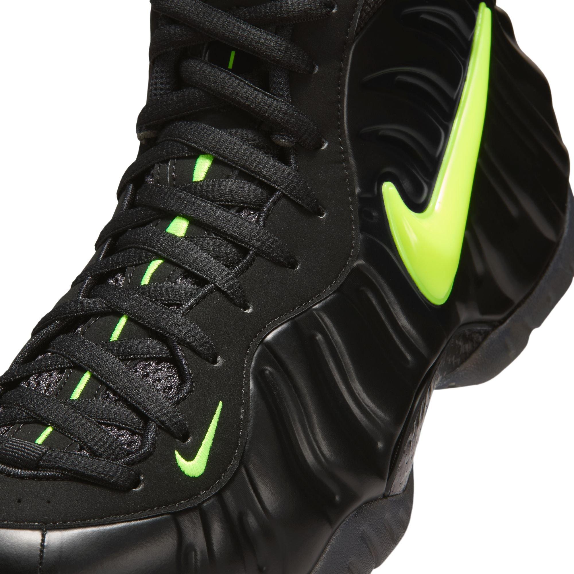 Nike Air Foamposite Pro "Voltage" lace detail