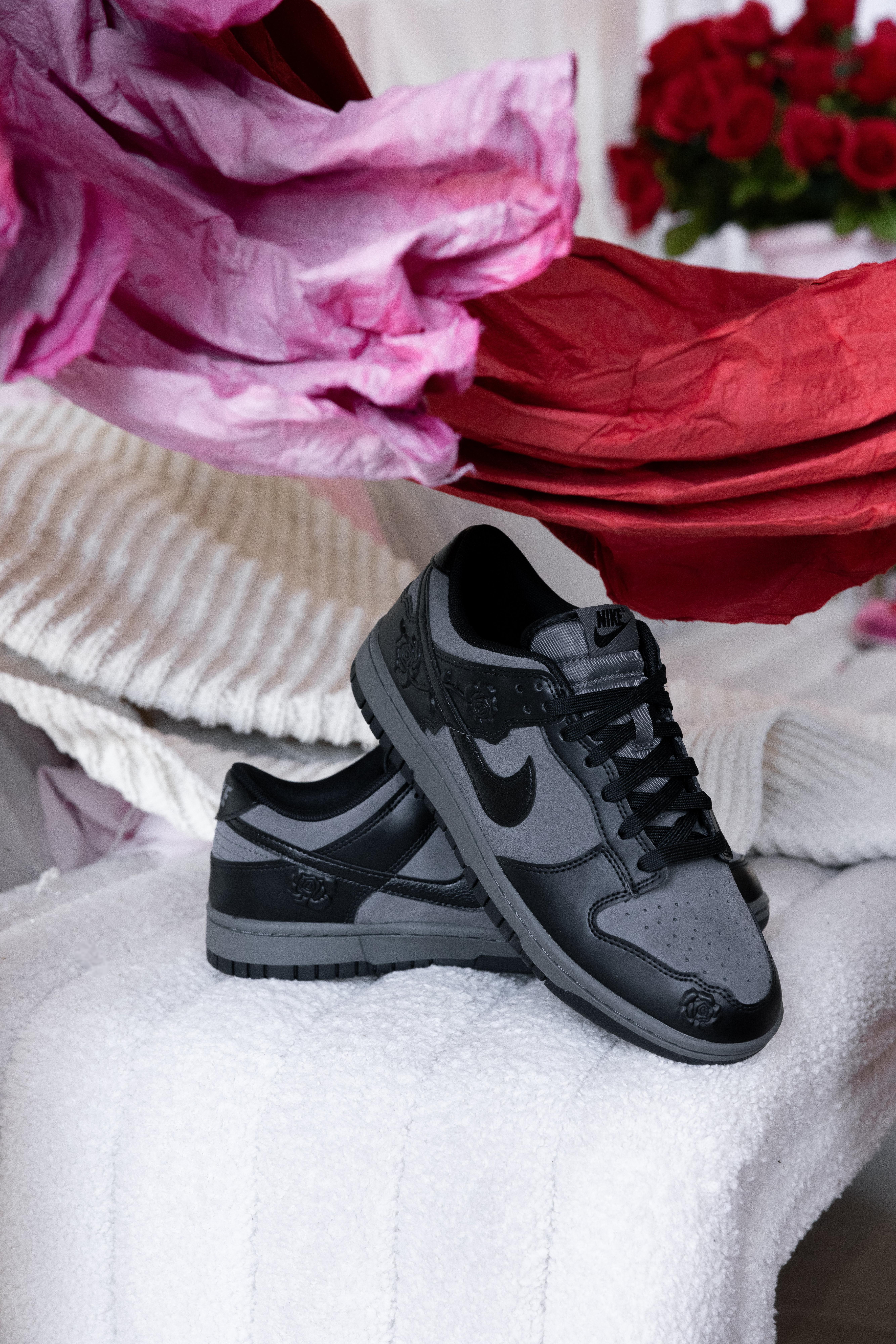 Nike Dunk Low "Black Roses" Toe and Heel Details