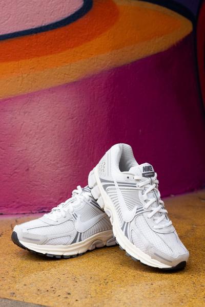 The Nike Zoom Vomero 5: A Chunky Trendsetter - Platinum Nike Zoom Vomero 5 
