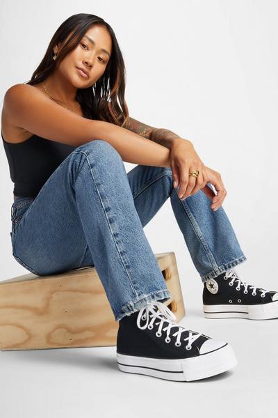 Canvas Shoes - Woman in Converse
