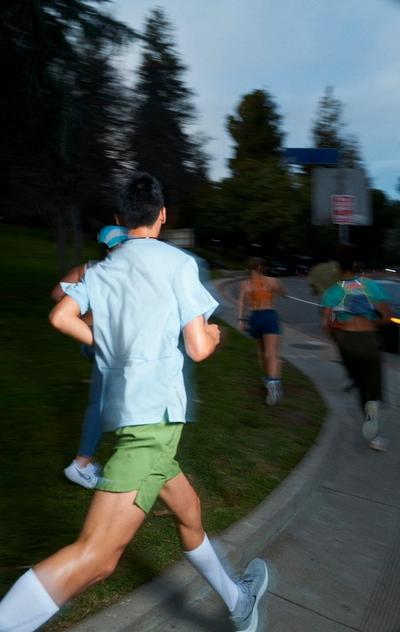 What Are Flat Feet? - People running in Nike's