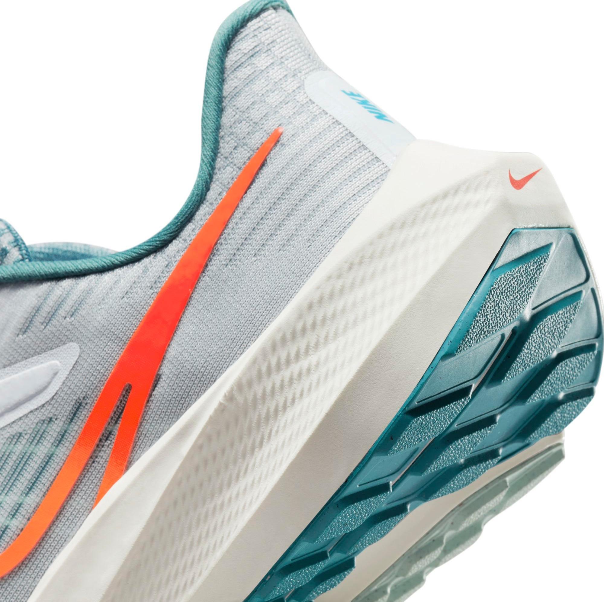 Nike Air Zoom Pegasus 39 "Pure Platinum/Total Orange/Summit White" heel