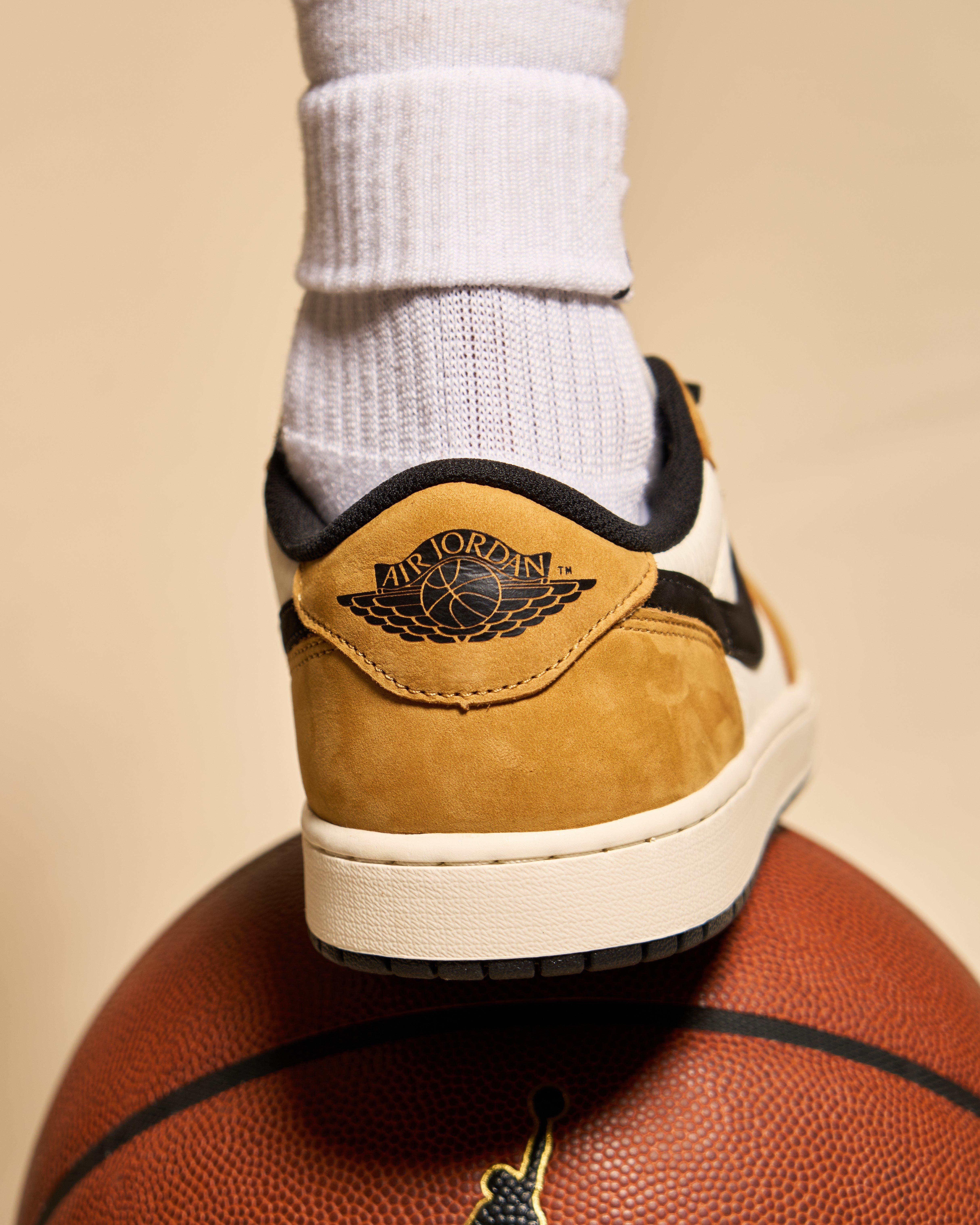Jordan 1 Low OG "Rookie of the Year" Men's Shoe Heel View