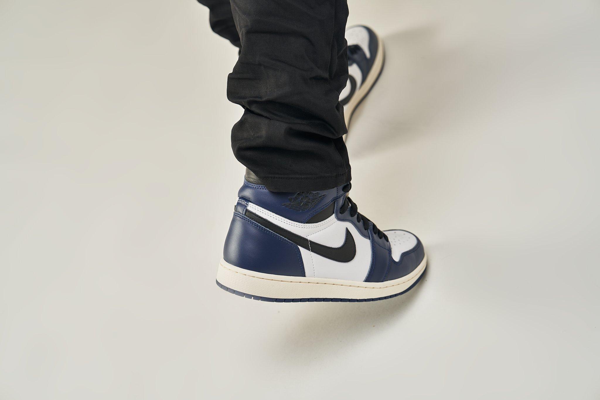 Air Jordan 1 High OG “Midnight Navy”  Heel