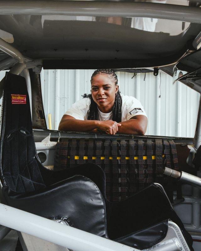 Brehanna_Dn8-in-the-life_looking-through-car-window