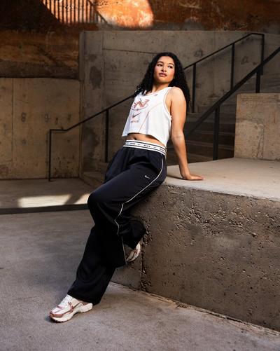 Woman in Nike apparel and rose gold Vomero